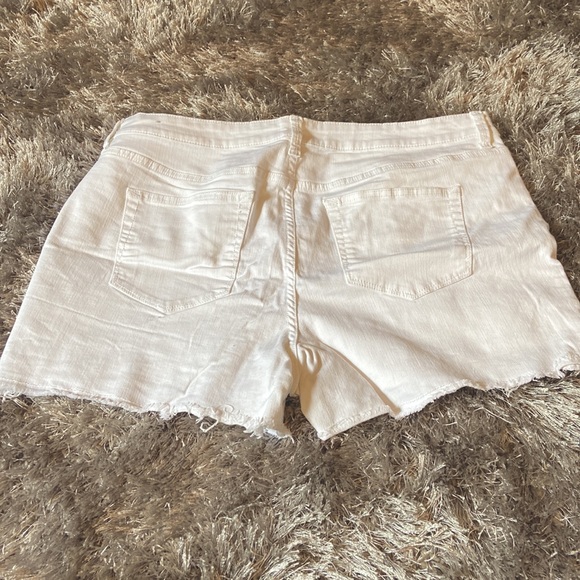 Shorts - Picture 2 of 3